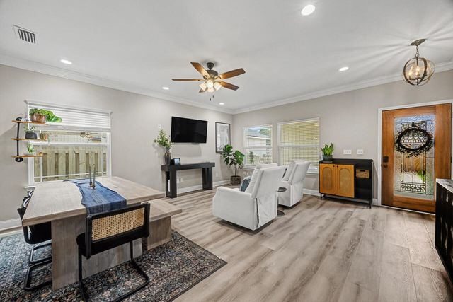 61B 9th Avenue, Shalimar, FL 32579