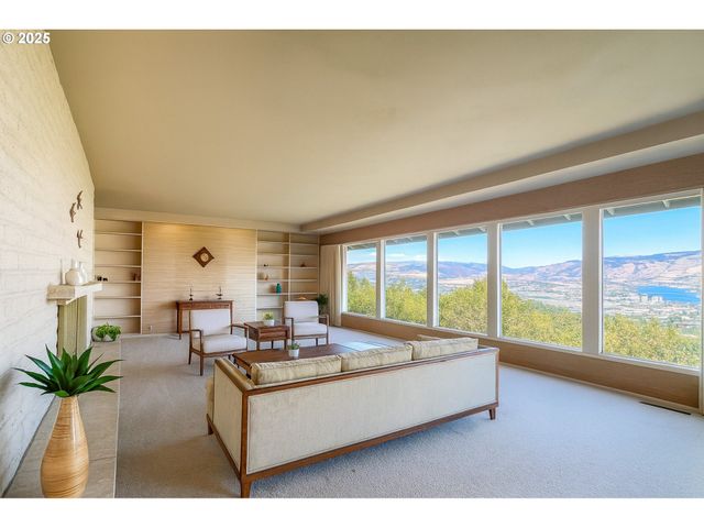 115 W SCENIC Dr, The Dalles, OR 97058