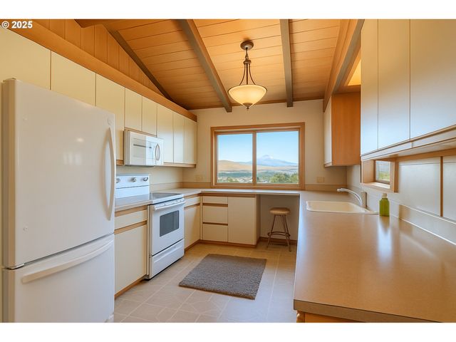 115 W SCENIC Dr, The Dalles, OR 97058