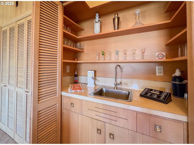 115 W SCENIC Dr, The Dalles, OR 97058