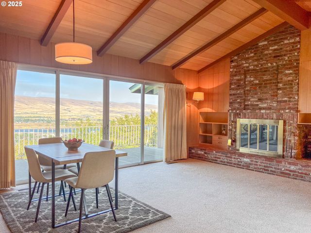 115 W SCENIC Dr, The Dalles, OR 97058