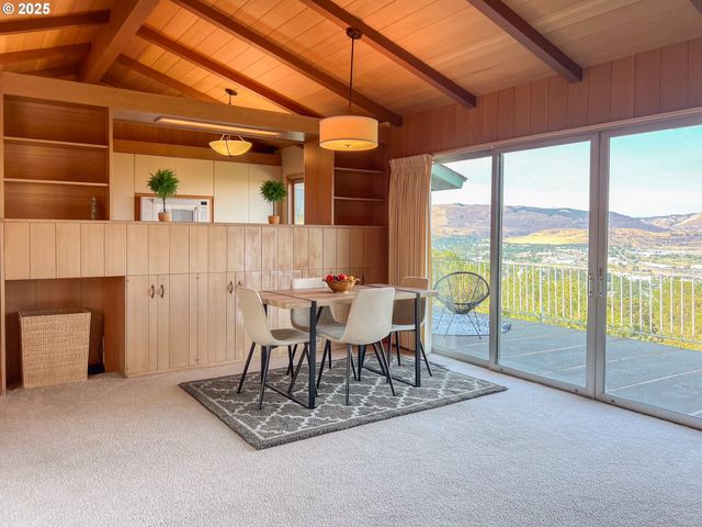 115 W SCENIC Dr, The Dalles, OR 97058