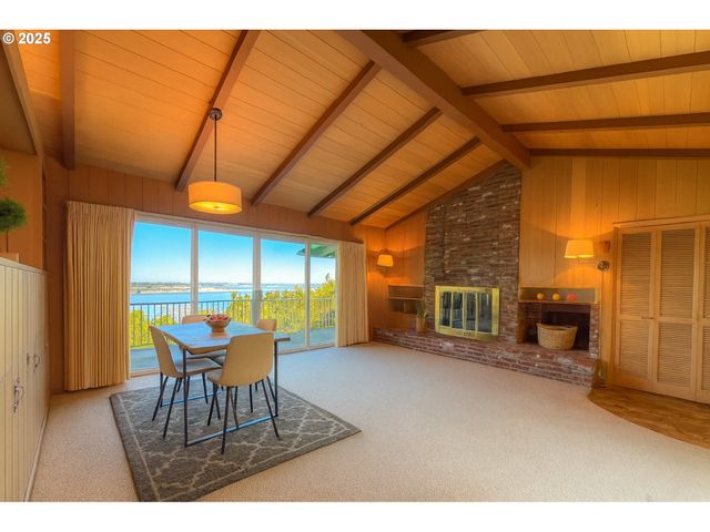 115 W SCENIC Dr, The Dalles, OR 97058