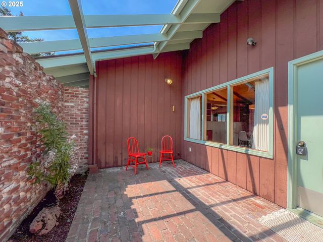 115 W SCENIC Dr, The Dalles, OR 97058