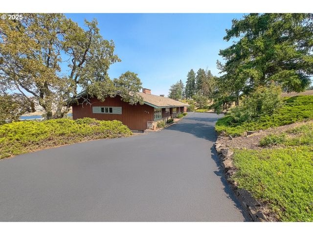 115 W SCENIC Dr, The Dalles, OR 97058