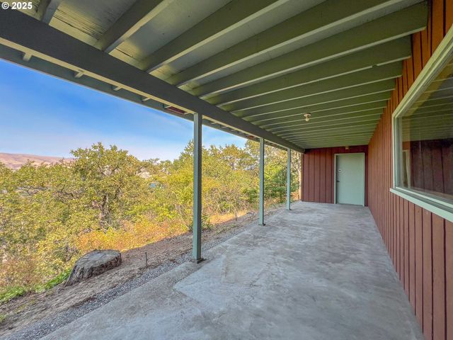 115 W SCENIC Dr, The Dalles, OR 97058