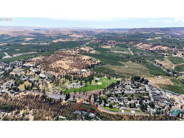 115 W SCENIC Dr, The Dalles, OR 97058