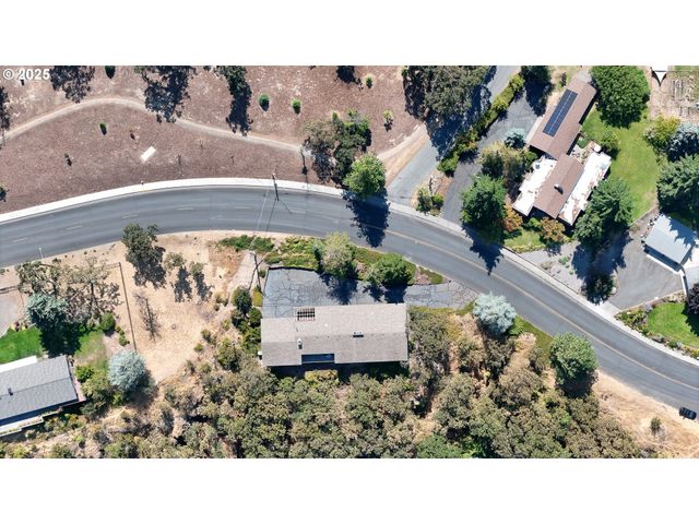 115 W SCENIC Dr, The Dalles, OR 97058