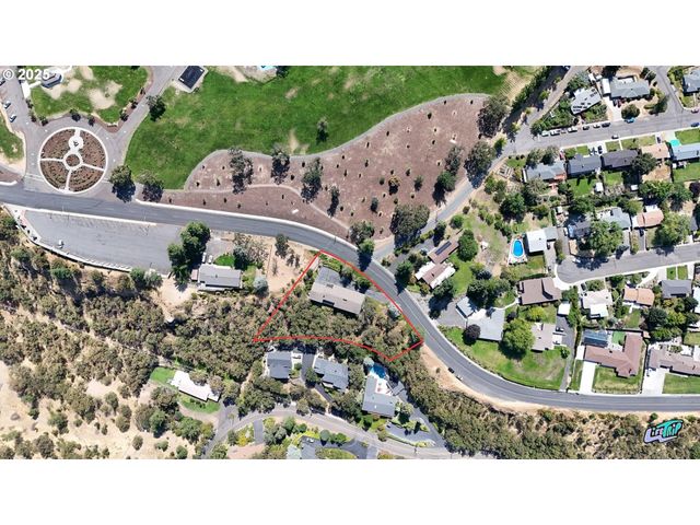 115 W SCENIC Dr, The Dalles, OR 97058