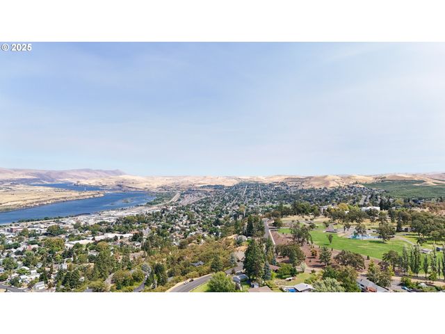 115 W SCENIC Dr, The Dalles, OR 97058