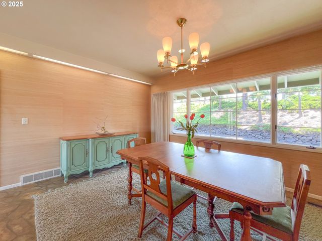 115 W SCENIC Dr, The Dalles, OR 97058