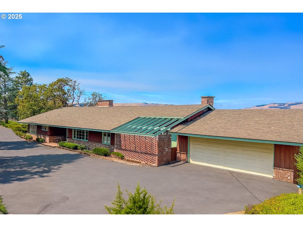115 W SCENIC Dr, The Dalles, OR 97058