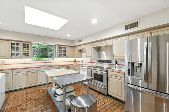 4165 Shady Valley Drive, Arlington, TX 76013
