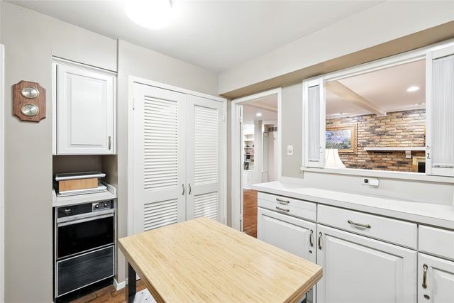 4165 Shady Valley Drive, Arlington, TX 76013