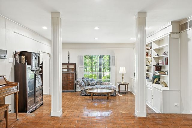 4165 Shady Valley Drive, Arlington, TX 76013