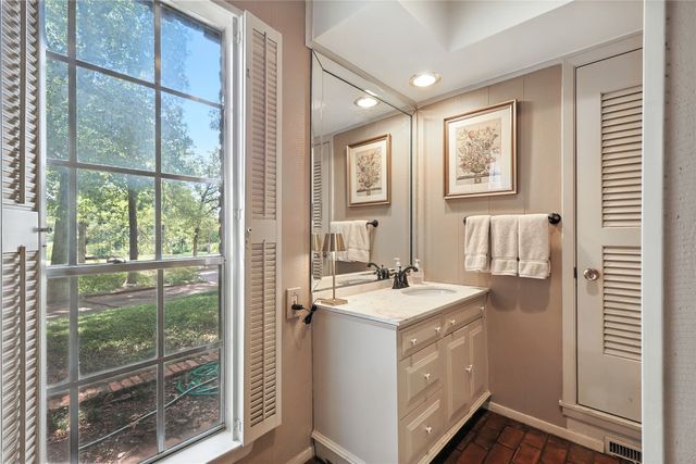 4165 Shady Valley Drive, Arlington, TX 76013