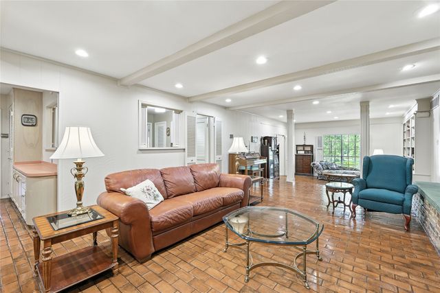 4165 Shady Valley Drive, Arlington, TX 76013