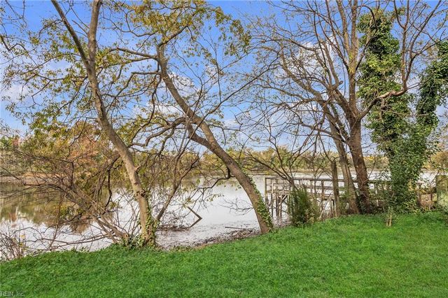 110 Sandpiper DR, Portsmouth, VA 23704