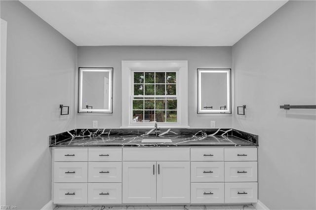 110 Sandpiper DR, Portsmouth, VA 23704