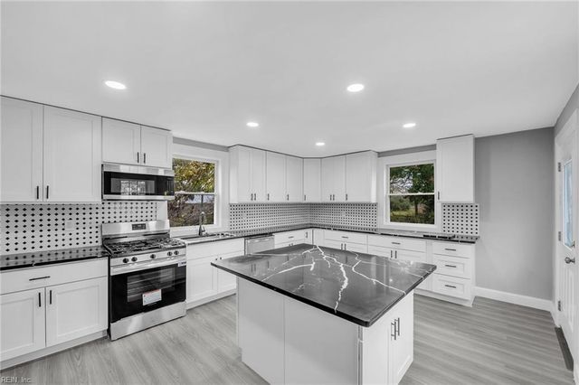 110 Sandpiper DR, Portsmouth, VA 23704