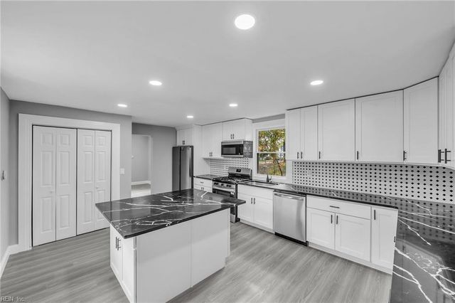 110 Sandpiper DR, Portsmouth, VA 23704