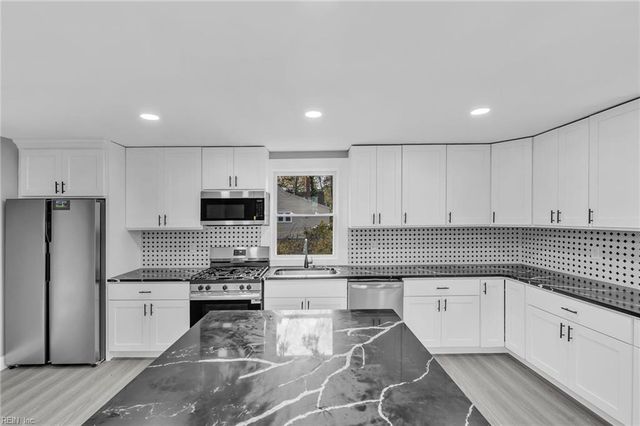 110 Sandpiper DR, Portsmouth, VA 23704