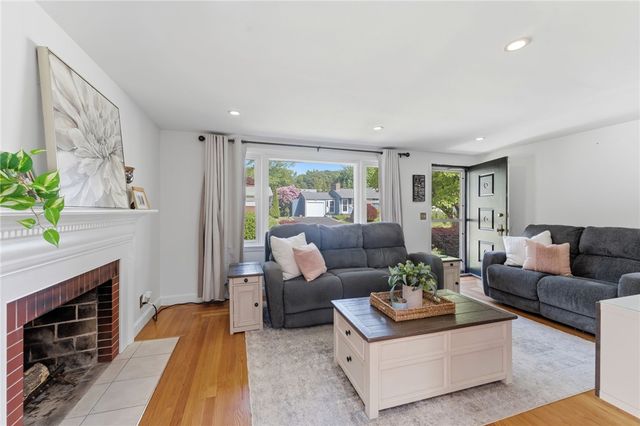 81 Mount View Drive, Cranston, RI 02920