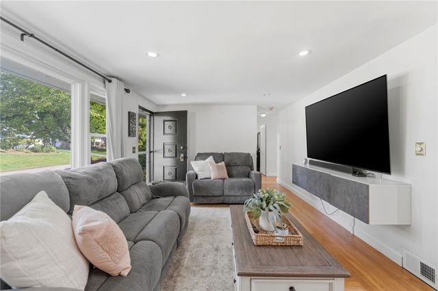 81 Mount View Drive, Cranston, RI 02920