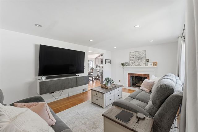 81 Mount View Drive, Cranston, RI 02920