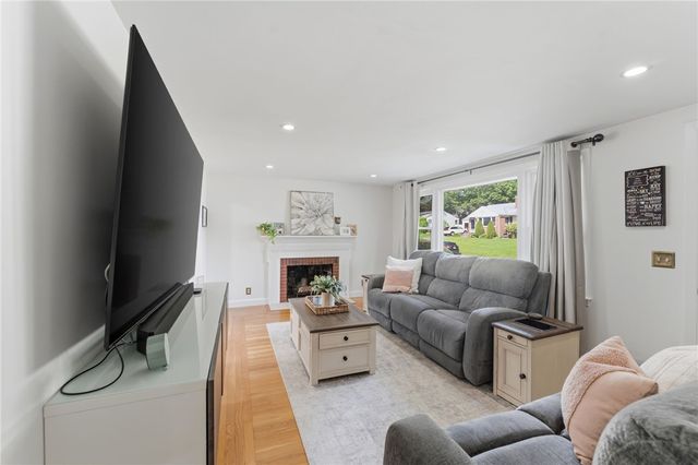 81 Mount View Drive, Cranston, RI 02920