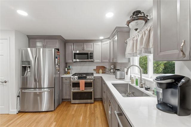 81 Mount View Drive, Cranston, RI 02920