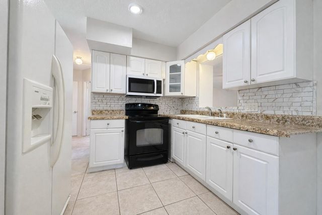 7018 54TH AVENUE N, St Petersburg, FL 33709