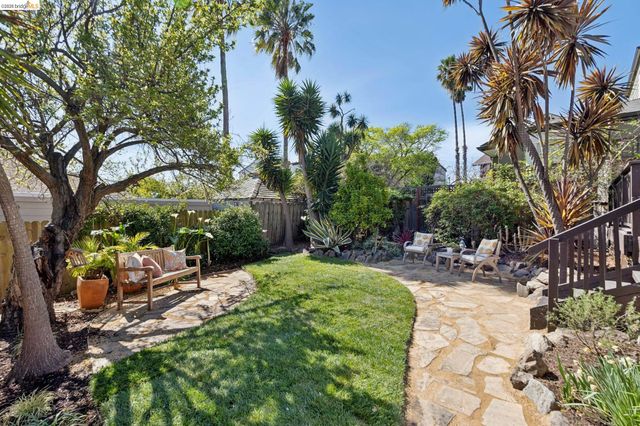 715 Hillgirt Cir, Oakland, CA 94610