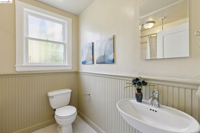 715 Hillgirt Cir, Oakland, CA 94610