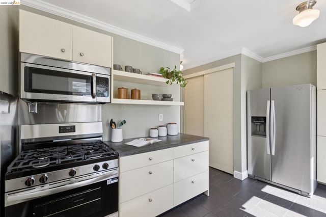 715 Hillgirt Cir, Oakland, CA 94610