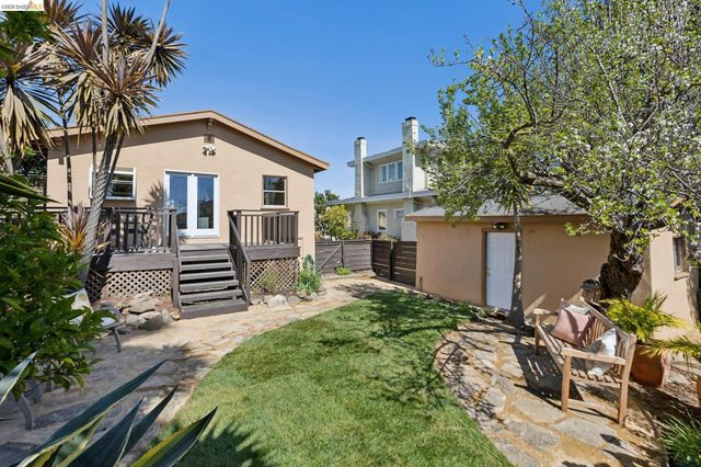 715 Hillgirt Cir, Oakland, CA 94610