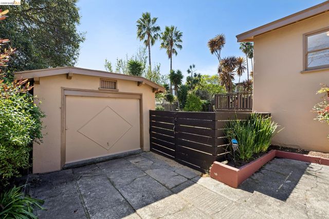 715 Hillgirt Cir, Oakland, CA 94610