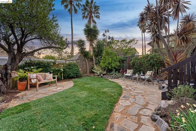 715 Hillgirt Cir, Oakland, CA 94610