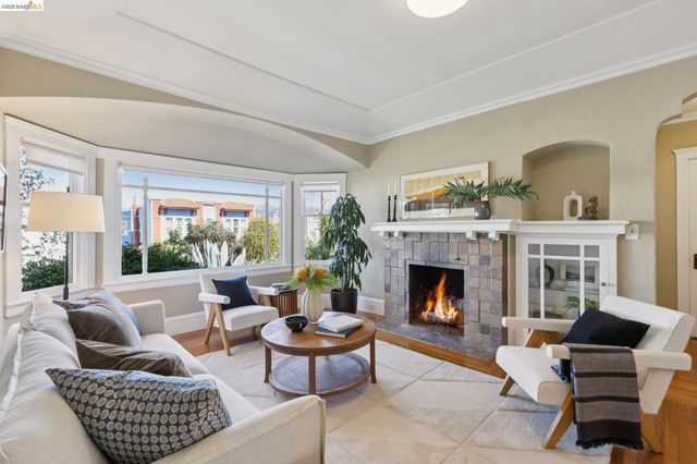 715 Hillgirt Cir, Oakland, CA 94610