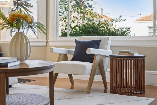 715 Hillgirt Cir, Oakland, CA 94610