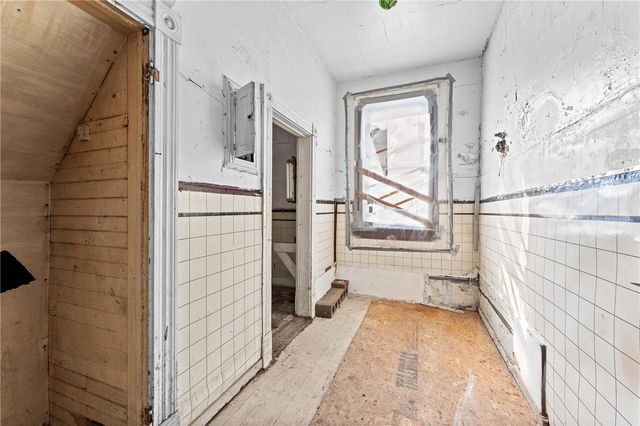 2316 Perrysville Ave, Perry Hilltop, PA 15214