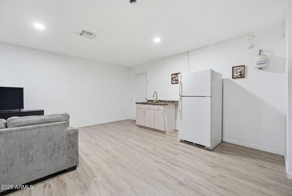 Image 14 of property listing at 16065 W JACKSON Street, Goodyear, AZ 85338
