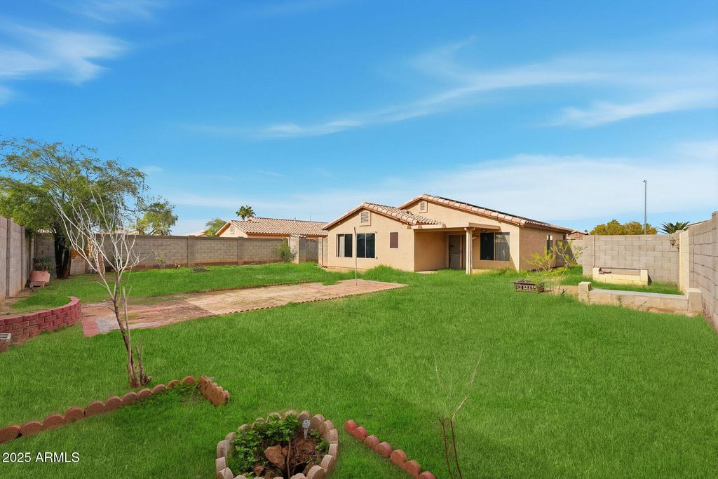 Image 16 of property listing at 16065 W JACKSON Street, Goodyear, AZ 85338