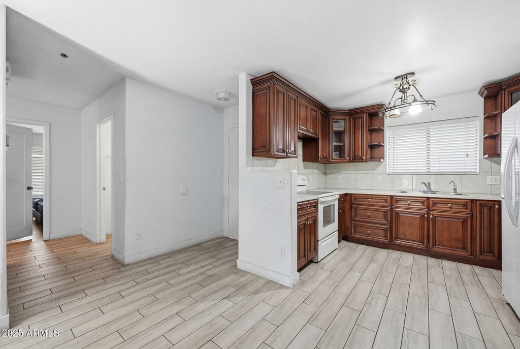 Image 4 of property listing at 16065 W JACKSON Street, Goodyear, AZ 85338