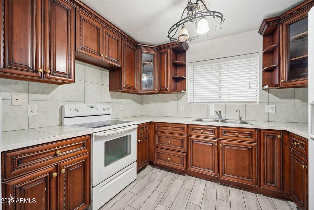 Image 5 of property listing at 16065 W JACKSON Street, Goodyear, AZ 85338
