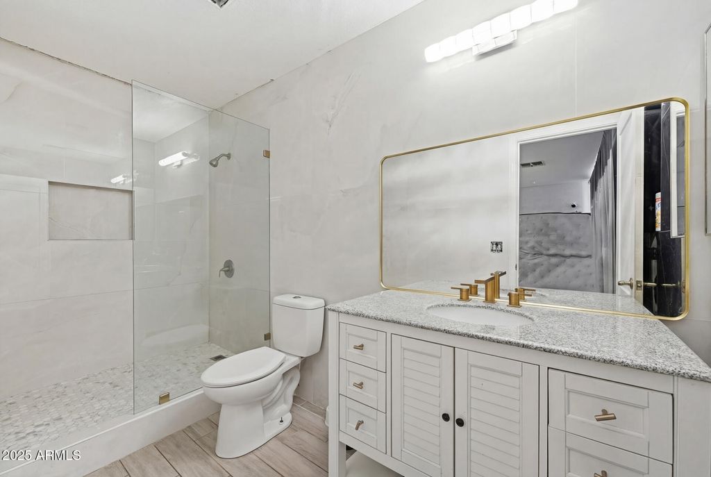 Image 8 of property listing at 16065 W JACKSON Street, Goodyear, AZ 85338