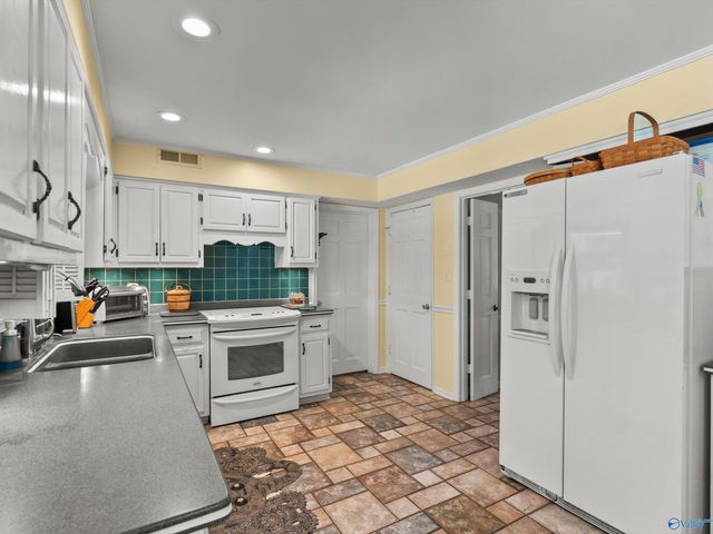1804 SE Eastwood Drive SE, Decatur, AL 35601