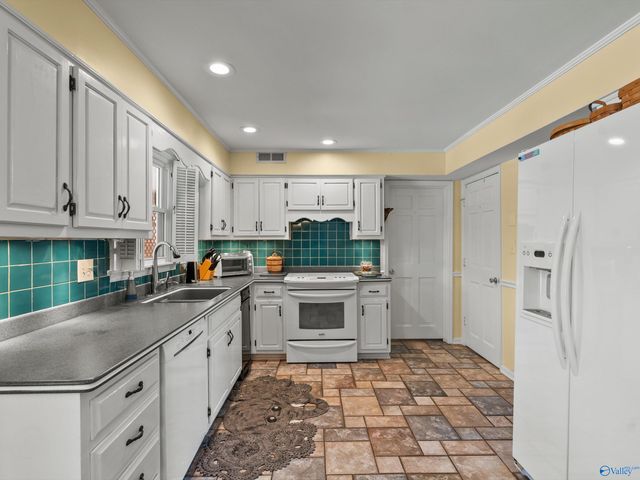1804 SE Eastwood Drive SE, Decatur, AL 35601