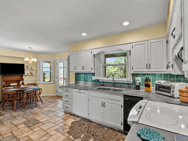 1804 SE Eastwood Drive SE, Decatur, AL 35601