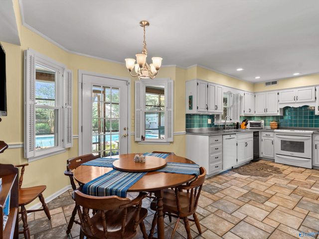 1804 SE Eastwood Drive SE, Decatur, AL 35601